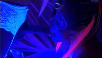 Play Amantul penetreaza una alba si una mai satena la piele