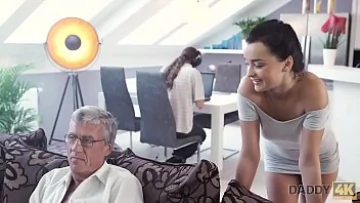 Play Tanar tatuat care adora sa isi deie drumul la primul numar in gat unei satene mature