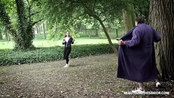 Play Muie grup filme xxx adolescenta sportiva si face sex cu un batran in pahardcoree