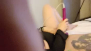 Play Milf innebunita de sperma fantasticeaza despre penisul mare, se masturbeaza cu jucarii si stropind pentru tine