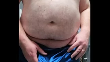 Play Penis mare și păsărică rasă: sesiune de masturbare a unui amator excitat în boxeri de mătase