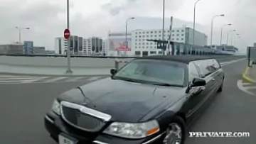 Play O penetreaza in teapa numai pe la spate