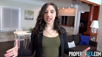 Play Agenta imobiliara face futai cu client insurat care penetreaza bine