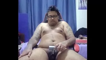 Play Hunk păros indo-fijian dolofan Vaibhav se dezbrăcă și vine cu un pistol de masaj