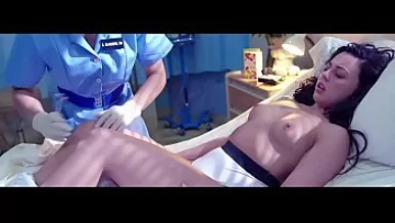 Play Blonda are foarte multa atentie de felul cum arata atunci cand doreste sa fie fututa