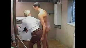 Play Futai cu o batrana trecuta de 45 de ani care se face muie frumos
