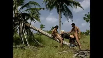Play O satena e in limba dupa gradinarul care ii curata copacii