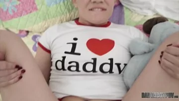 Play Femeie cu codite face sex pentru o papuse