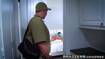 Play Despartita recent de sotul ei face sex cu toti pe care ii prinde
