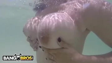 Play Xnxx femei bune tari xnxx ii da pula la munte xxl