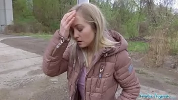 Play Femei ce fac sex pe bani blonda penetrata la dublu fix in cur si pizdulice