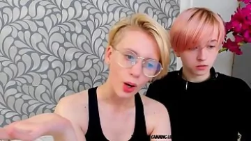 Play Doua sexyciuni de facultate isi provoaca orgasme