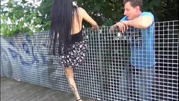 Play Filme porno cu barbati ce fut pintre gard fete