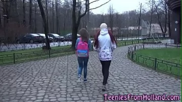 Play Se intorc de la fundsuri si-o pun de sex in camera de camin