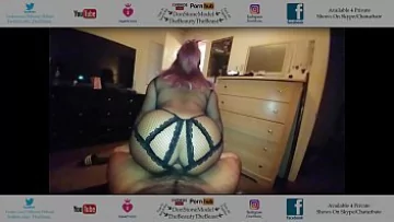 Play Blonda grasa face o sex oral bestiala intr-o masina