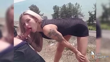 Play Oral in public cu o tarfulita prostituata si un client fericit