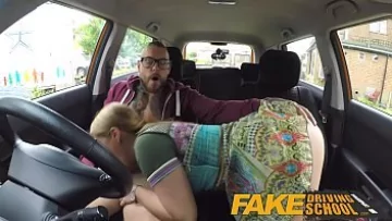 Play Un instructor auto isi ia eleva la penisul in masina filme xxx
