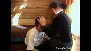 Play Oral cu mama soacra dupa ce a fost abandonat de sotia tarfa si perversa