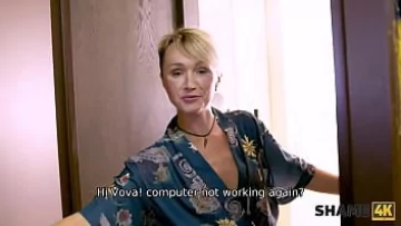 Play Isi bate joc de barbat care ii suge pizdulice si fundul hot