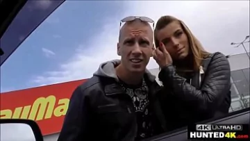 Play Mama dragosteme cu fecioru si face sex cu ea in gat si ii da limbi in pizdulice