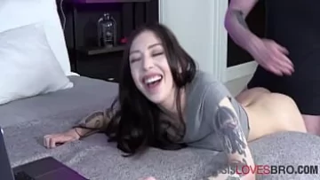 Play Pustoaica mica si sexy care are cur obraznic