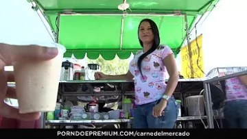 Play Sara cu curul mare primeste bani pentru xxx