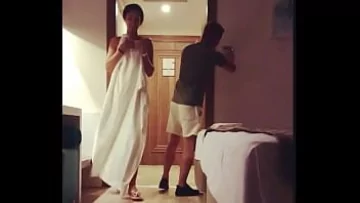 Play Filme porno cu sefa lezbi vine un coleg pe la ea si face sex cu ea in pat xxx dupa dus
