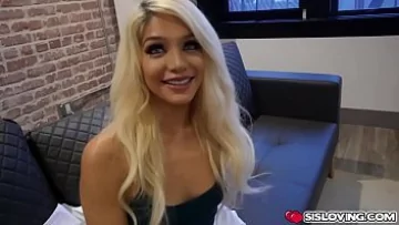 Play Papusica blonda face muie sa mai taca din gura