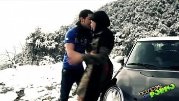 Play Sex cu bunica in padure iarna