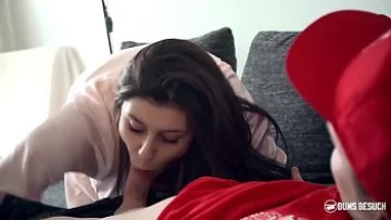 Play Baiat livreaza pizza la vedeta xnxx si i-o fute in pizdulice larga