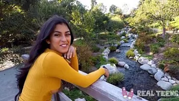 Play Futai cu adolescenta amatoare sophia leone