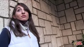 Play Filme xnxx in spatele casei cu barbatul cu penis mare