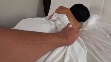 Play Ea dormea iar ea incepe sa faca sex cu el