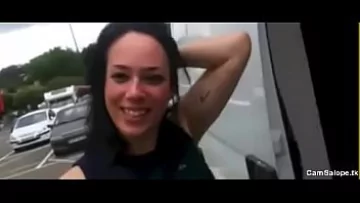 Play Futai cu o tarfa bucuroasa ca are pula