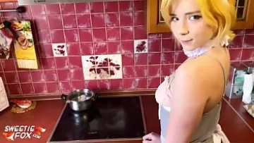 Play Xnxx dur cu bona nesexy in timp ce gateste