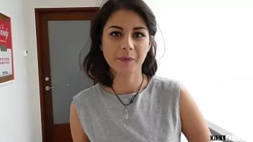 Play Nu se astepta sa o vezi asa paroasa la pizdulice