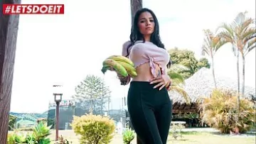 Play futai cu doua femei futai cu o latina face sex in masini de lux