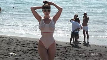 Play Sex dur in grup pe o plaja din spania cu mai multe fete adolescente
