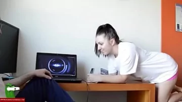 Play Romanca eleva nespalata cerseste pula unui prieten