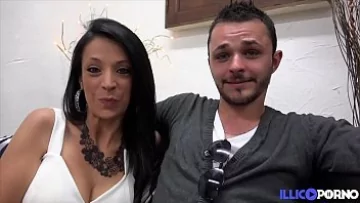 Play Bruneta tarfa face futai cu fiul ei vitreg in lipsa sotului inebunit dupa ea