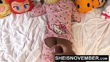 Play Negresa luata din pijamale si pusa sa faca muie somnoroasa