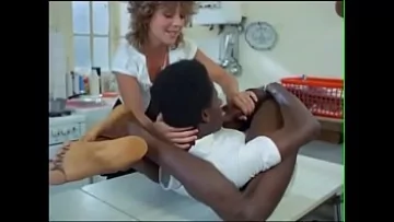 Play futaiuri cu mamici ce se joaca cu o pula de negrotei in pizde