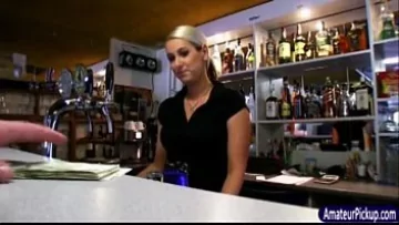 Play Pozitii xxx cu o vanzatoare face sex cu clientul ei fidel