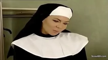 Play Matura bine rau si maicuta isi arata formele unui baiat