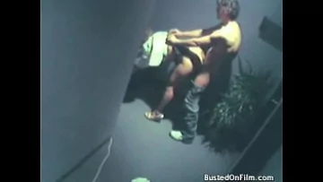Play Xxx capra blonda filmata cum ii da tacso pe la spate