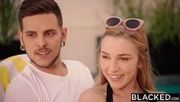 Play Ii face necaz la baiat ca ea poate sa faca sex si cu altul