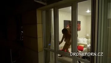 Play Iubitul nebun pune sotia sa se uite pe geam cand i-o trage el in cur