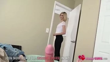 Play Isi ajuta fratele cu masturbarea lui si dupa face sex cu el