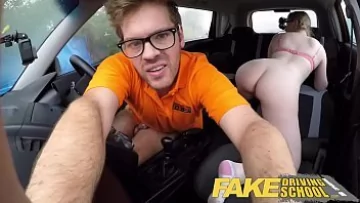 Play Pilot de curface sex o fata care ii cere bani dar el nu-i da