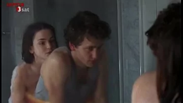 Play Gravide cu sange la pizda este penetrata in cada de un taran
